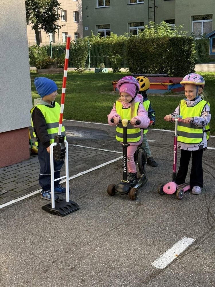 RESPUBLIKINĖ AKCIJA “RIEDA RATAI RATELIUKAI”