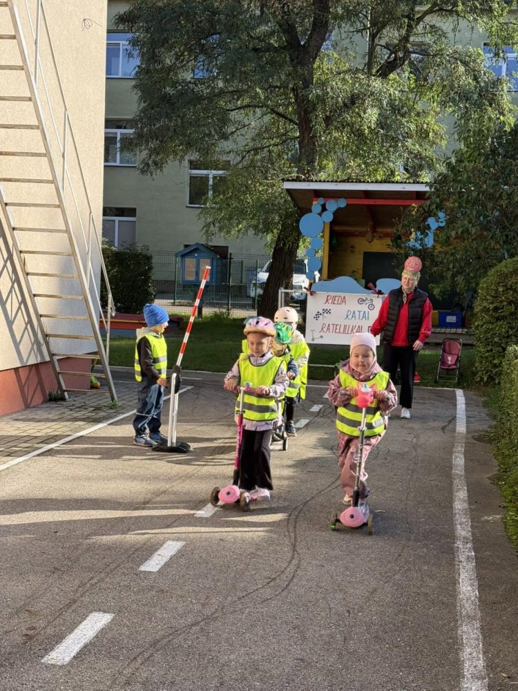 RESPUBLIKINĖ AKCIJA “RIEDA RATAI RATELIUKAI”