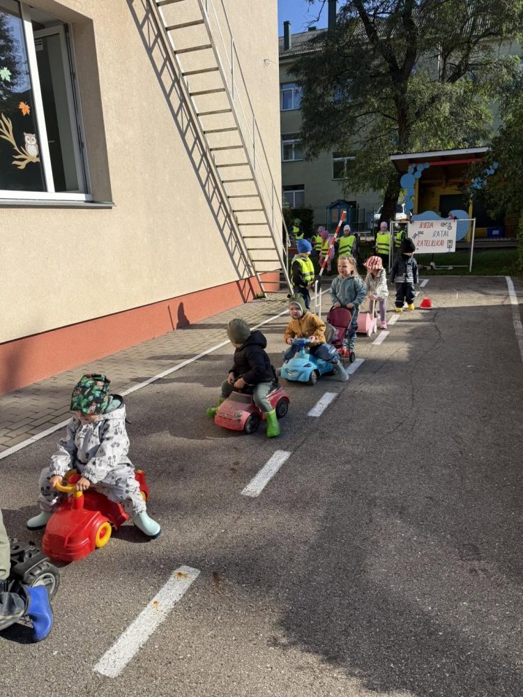 RESPUBLIKINĖ AKCIJA “RIEDA RATAI RATELIUKAI”