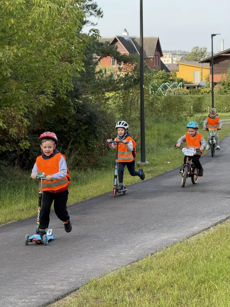 RESPUBLIKINĖ AKCIJA “RIEDA RATAI RATELIUKAI”
