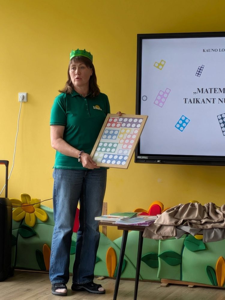 „Numicon“ yra vizualinė ir apčiuopiamoji matematikos mokymo sistema, sukurta Oksfordo universitete, skirta padėti vaikams lengviau suprasti skaičius, jų reikšmes ir tarpusavio ryšius. Pagrindinis šios metodikos principas – matematinių sąvokų vizualizavimas per specialias spalvotas plastikinio pagrindo kaladėles su skylutėmis, kurios atitinka skaičius nuo 1 iki 10.