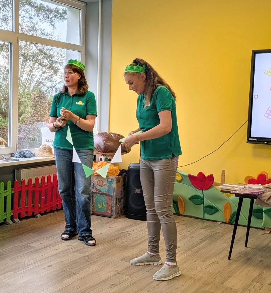 „Numicon“ yra vizualinė ir apčiuopiamoji matematikos mokymo sistema, sukurta Oksfordo universitete, skirta padėti vaikams lengviau suprasti skaičius, jų reikšmes ir tarpusavio ryšius. Pagrindinis šios metodikos principas – matematinių sąvokų vizualizavimas per specialias spalvotas plastikinio pagrindo kaladėles su skylutėmis, kurios atitinka skaičius nuo 1 iki 10.